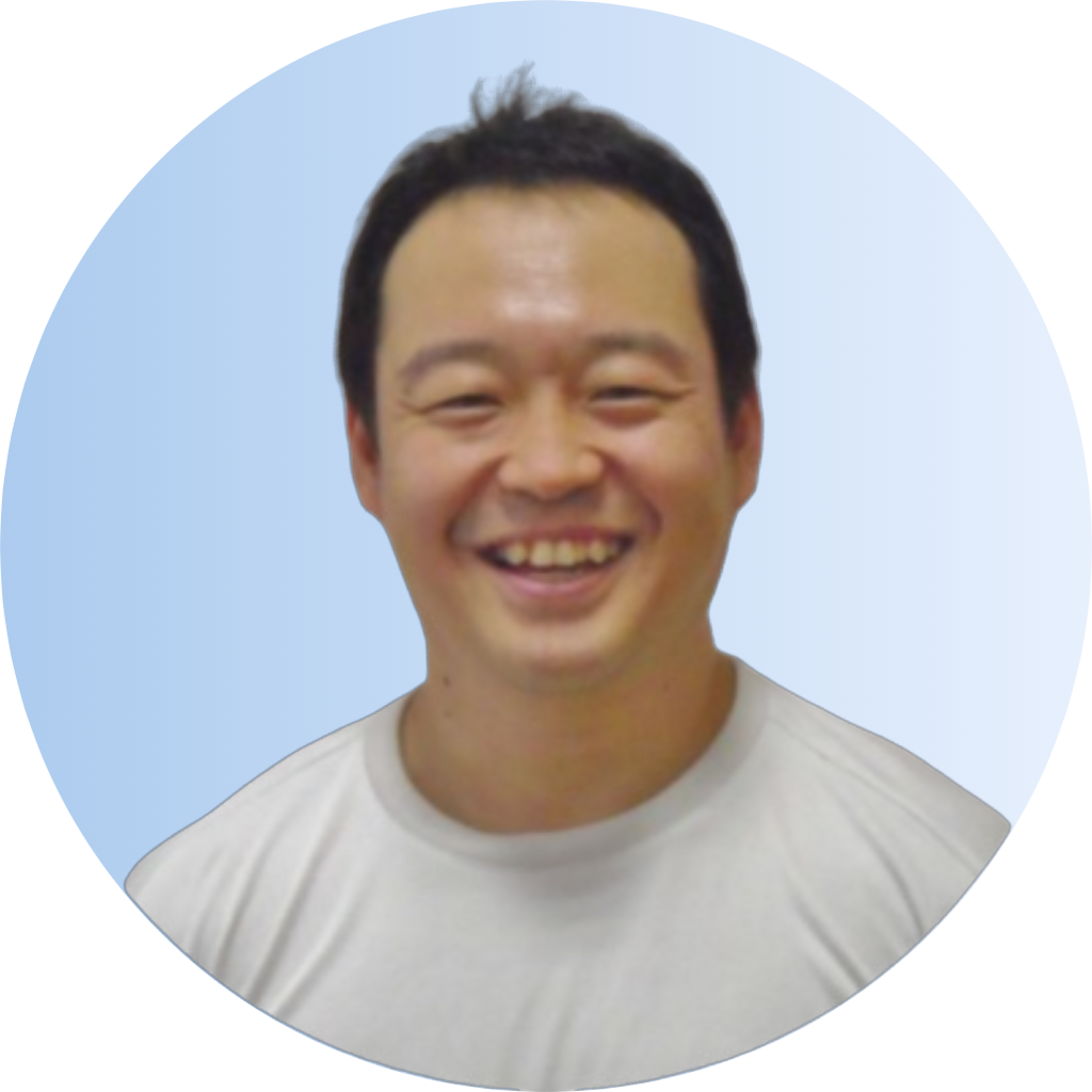 なかの接骨院の院長（柔道整復師）水泳やフットサルなど運動を好み、水泳の指導員や高齢者施設の運動指導をしている。